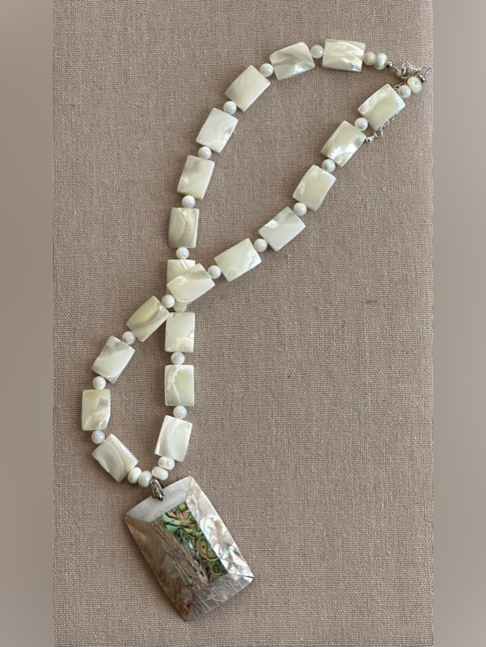 24-1/2 inch Mother of Pearl necklace NWOT - Picture 11 of 12